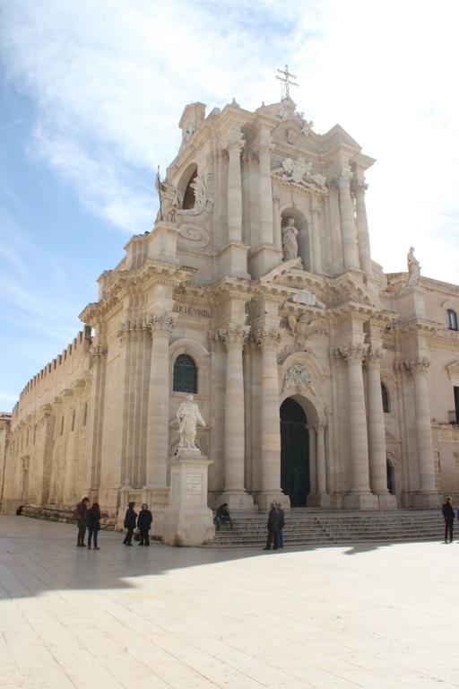 La Casa Di Ilde Al Duomo - Ortigia Holidays Szirakúza Kültér fotó