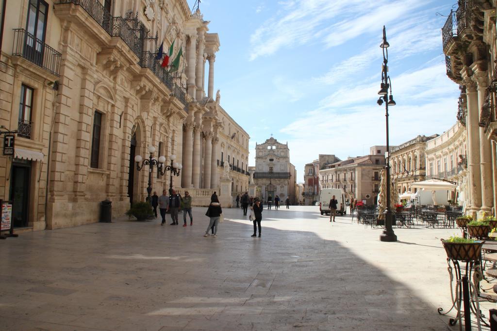 La Casa Di Ilde Al Duomo - Ortigia Holidays Szirakúza Kültér fotó